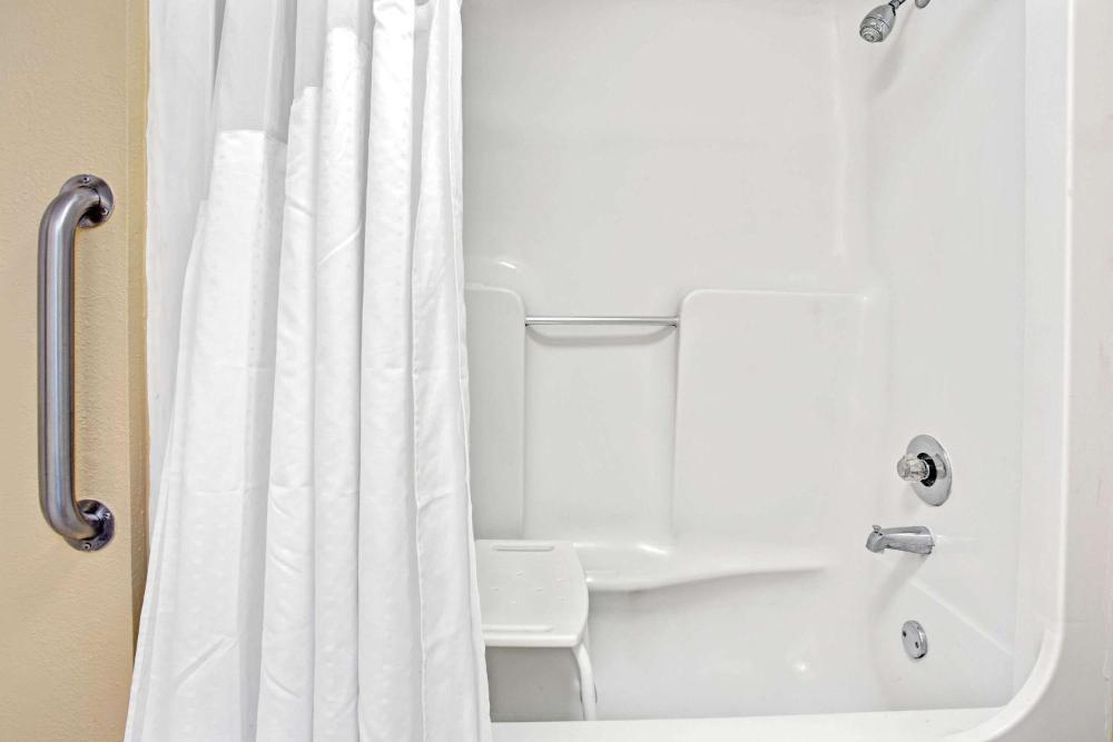 King Room - Disability Access - Non-Smoking interior